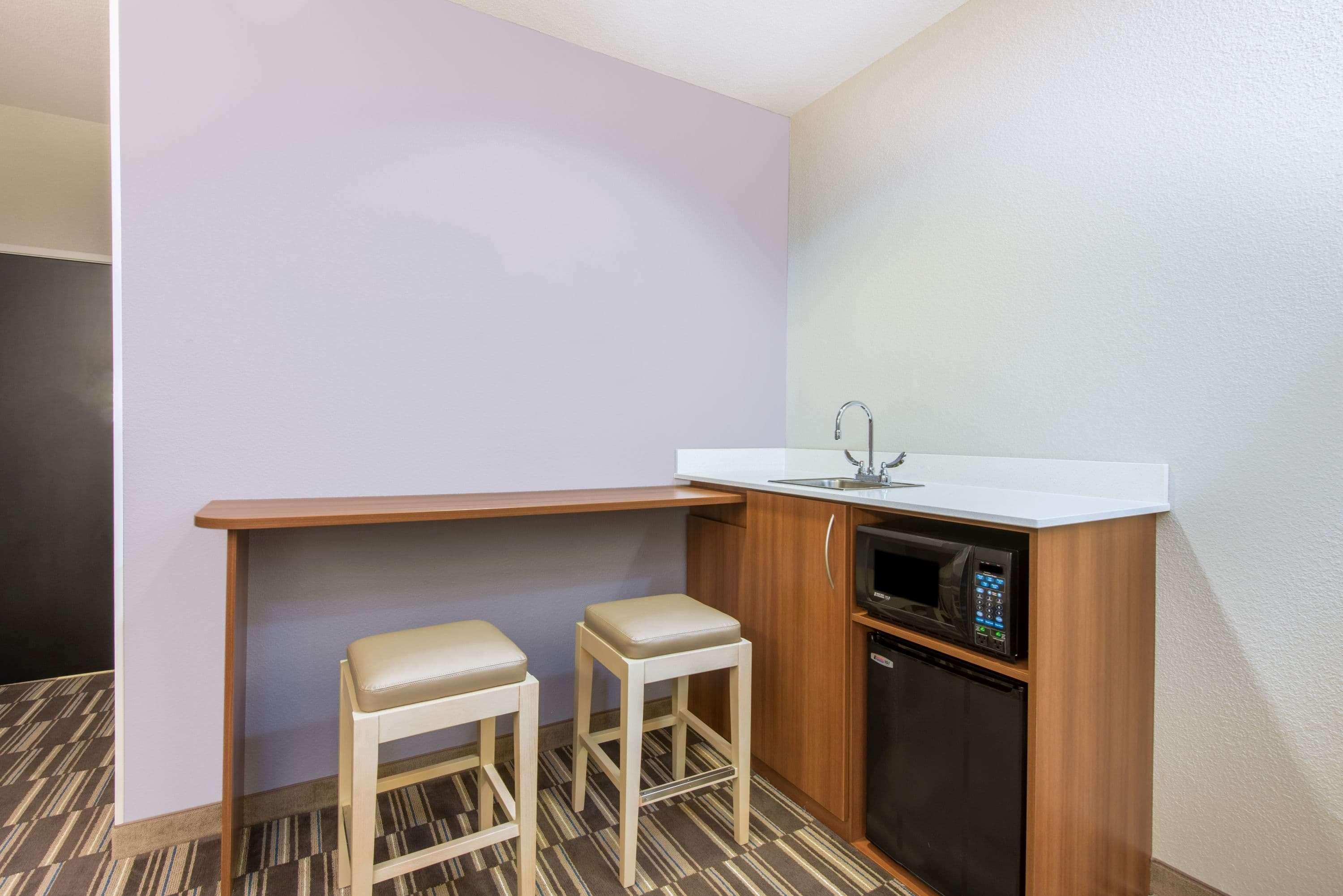Microtel Inn & Suites By Wyndham Cadiz Exterior foto